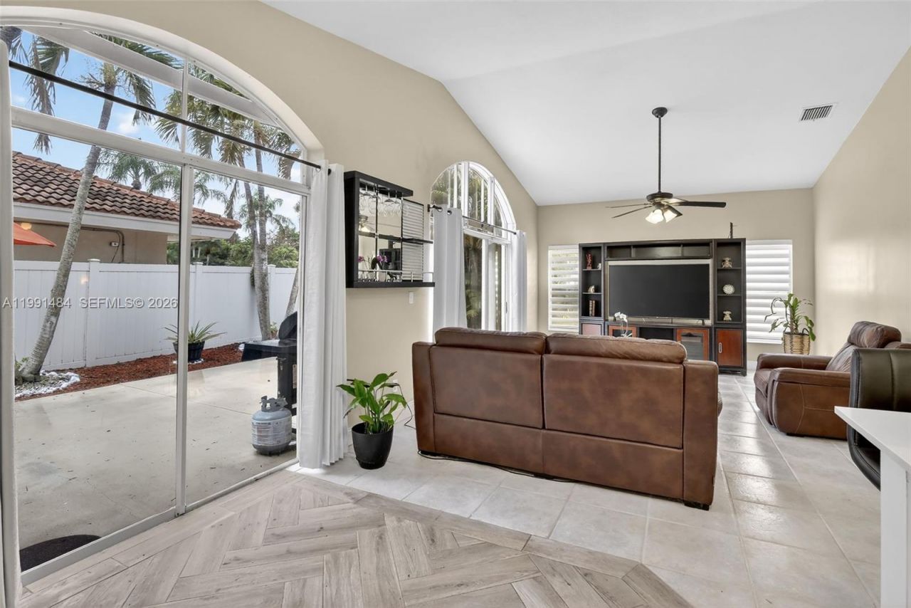 922 Opal Ter, Weston, FL 33326 Photo