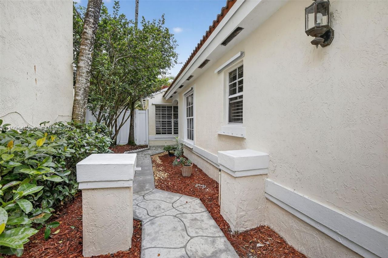 922 Opal Ter, Weston, FL 33326 Photo