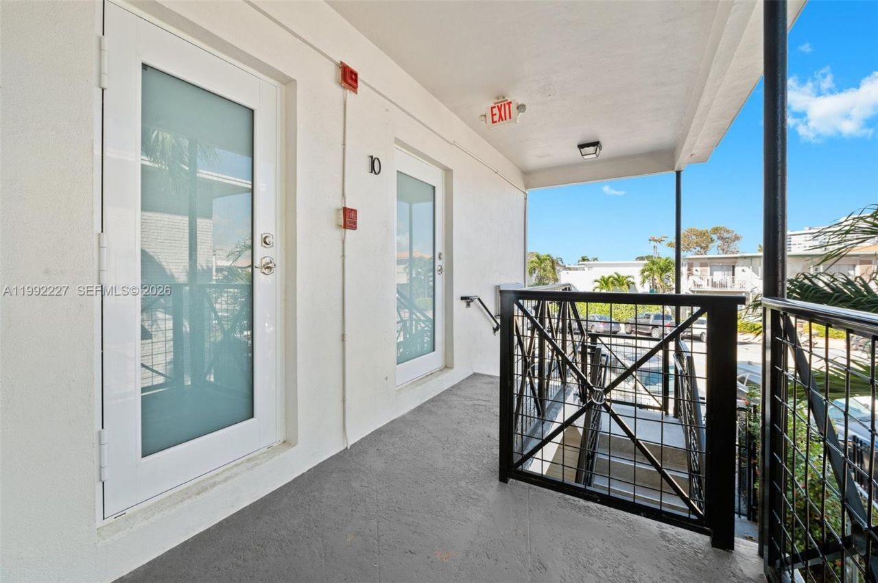 7315 Byron Ave , Unit 10, Miami Beach, FL 33141 Photo