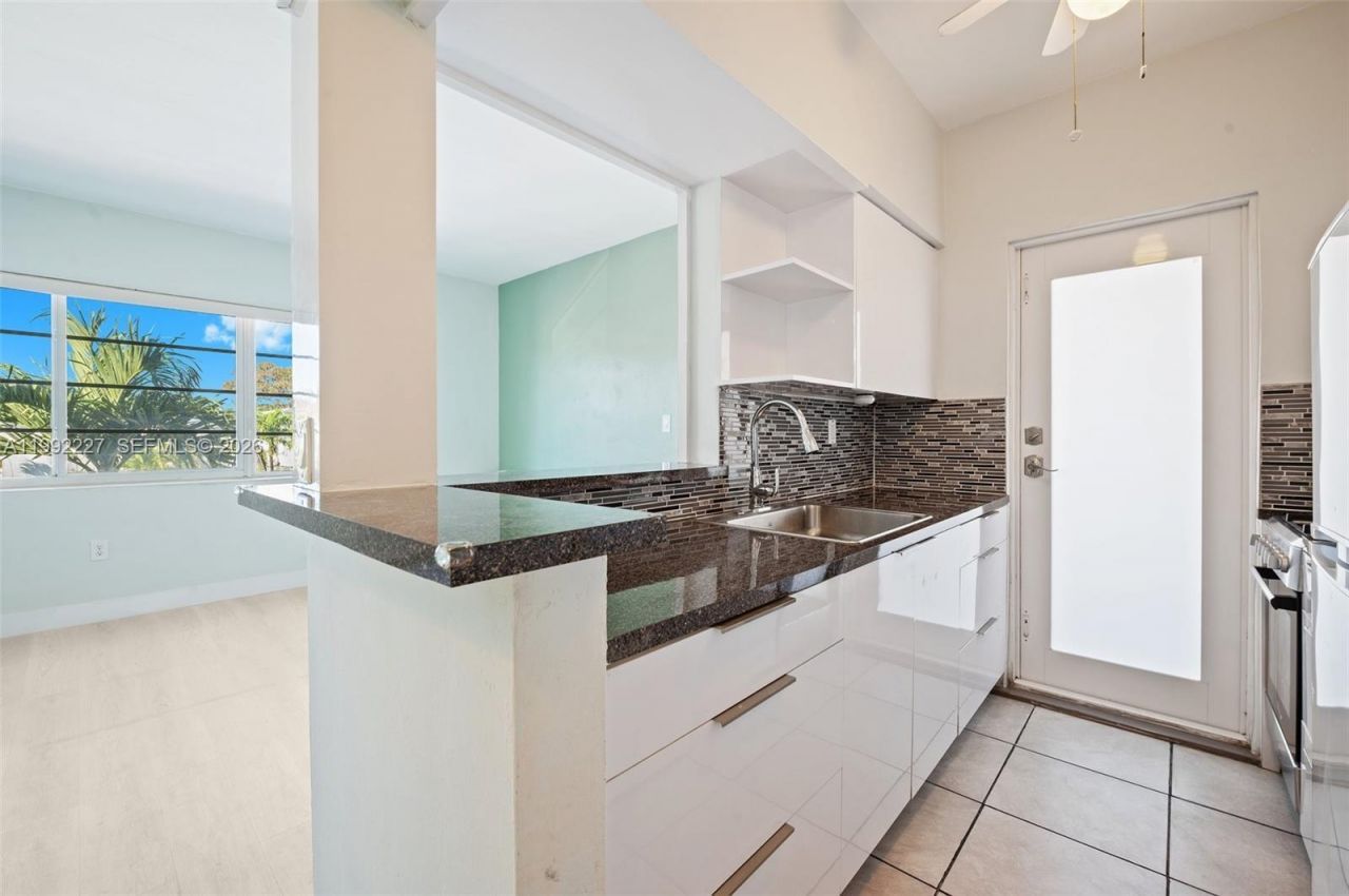 7315 Byron Ave , Unit 10, Miami Beach, FL 33141 Photo