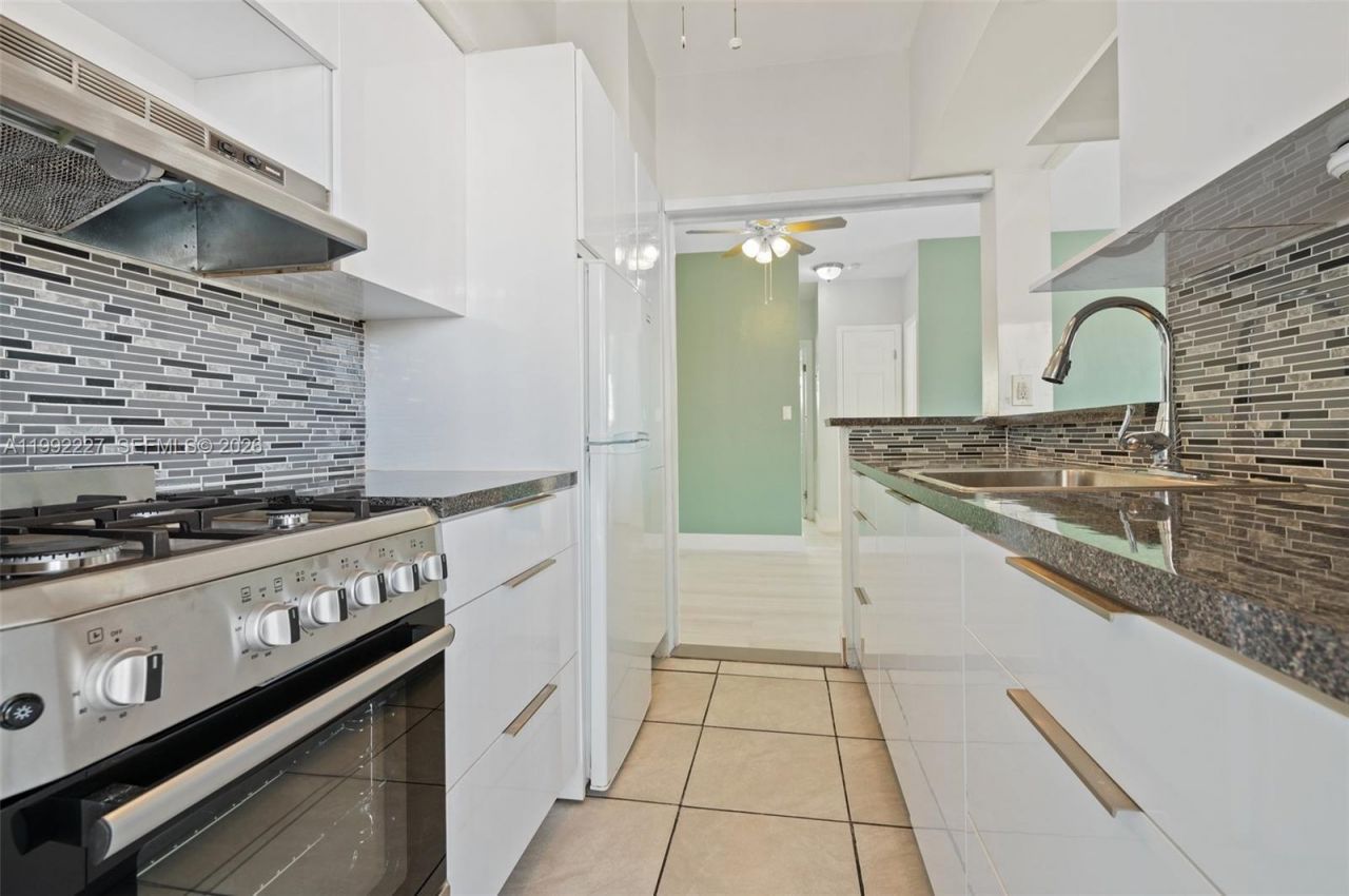 7315 Byron Ave , Unit 10, Miami Beach, FL 33141 Photo