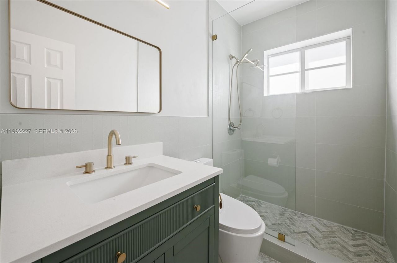 7315 Byron Ave , Unit 10, Miami Beach, FL 33141 Photo