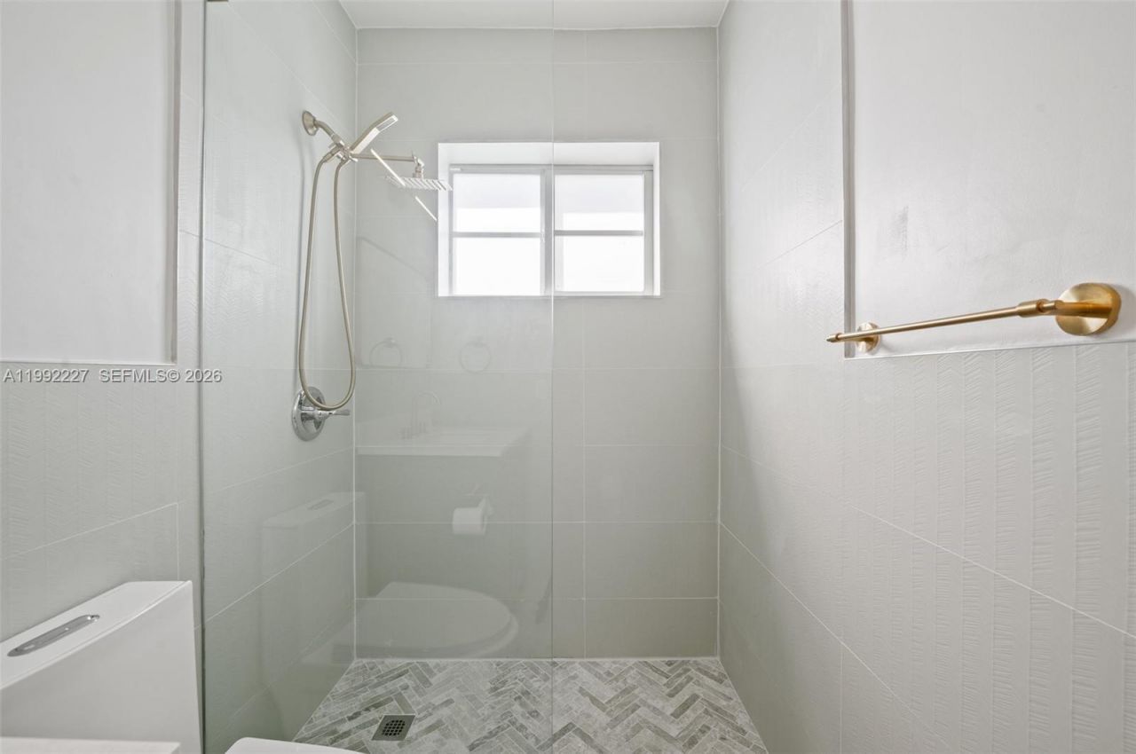 7315 Byron Ave , Unit 10, Miami Beach, FL 33141 Photo