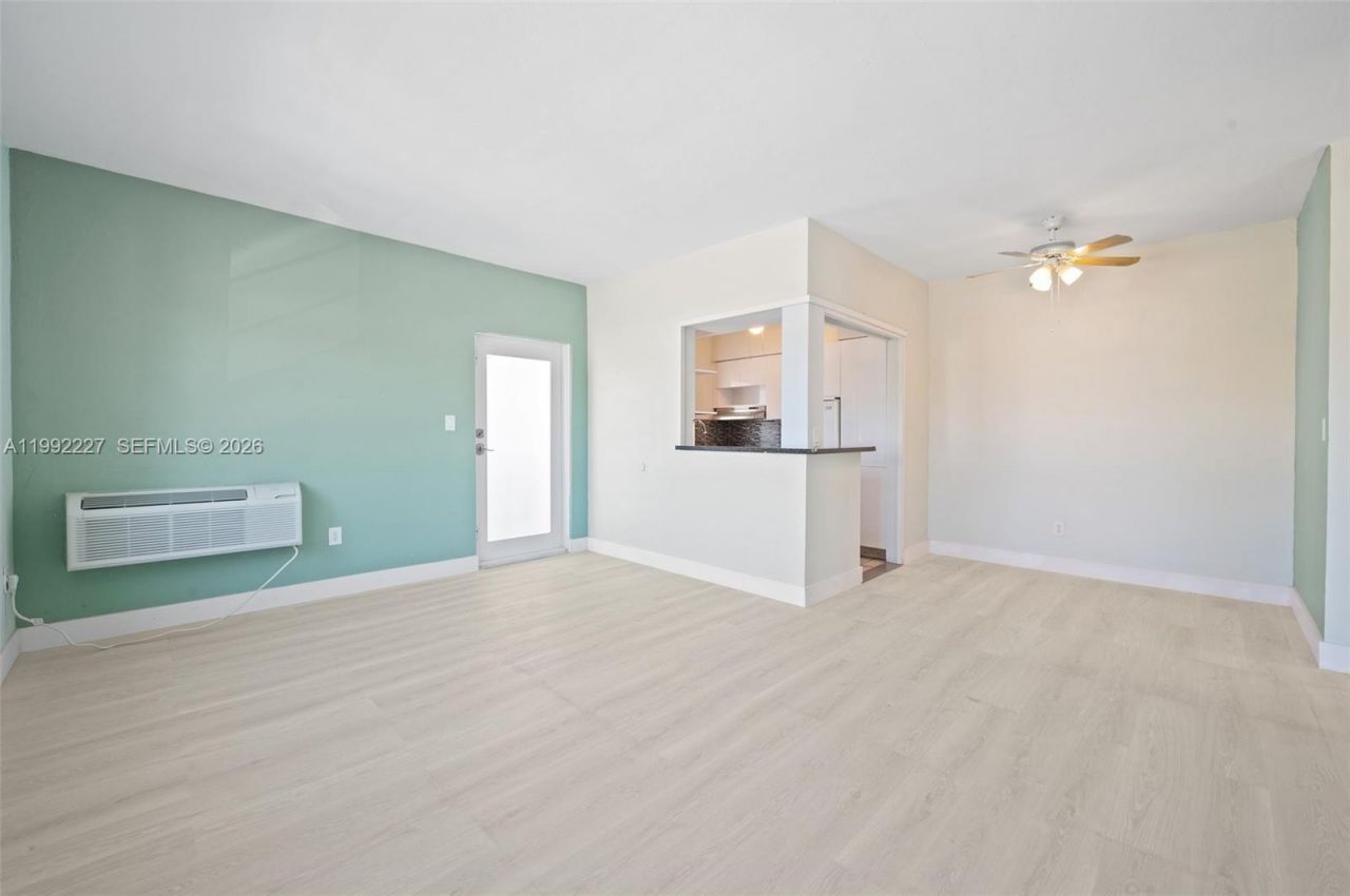 7315 Byron Ave , Unit 10, Miami Beach, FL 33141 Photo