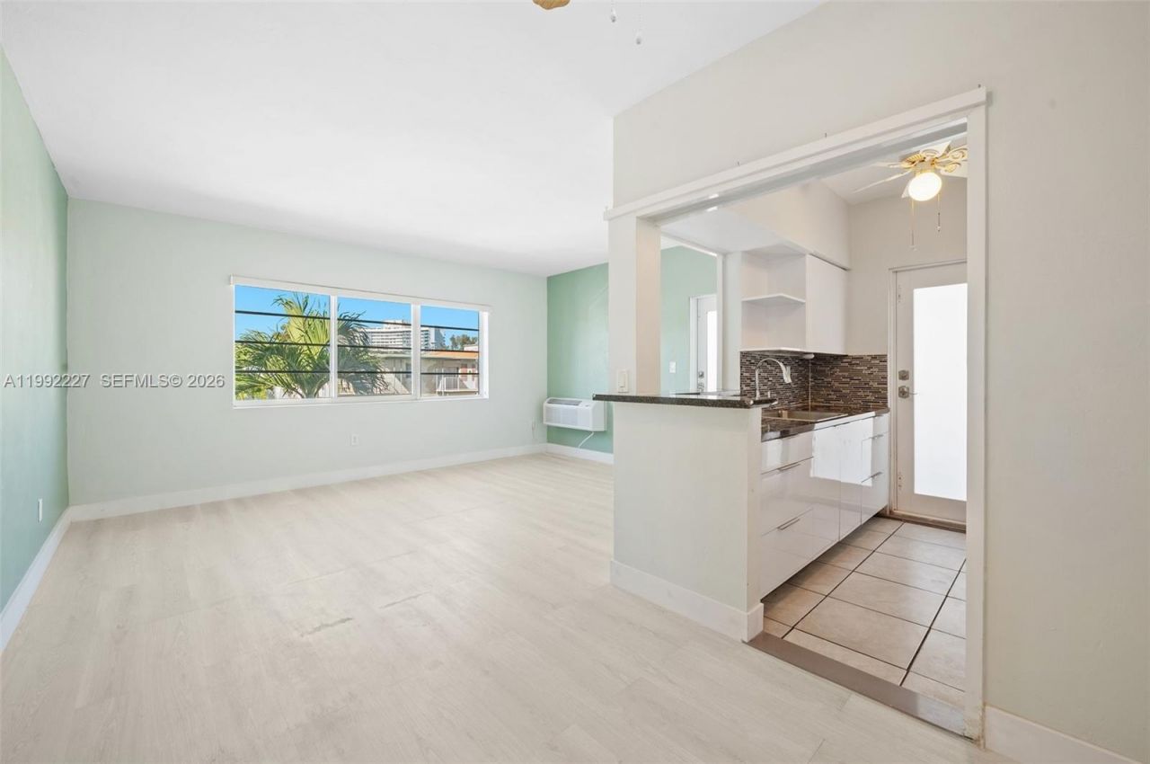 7315 Byron Ave , Unit 10, Miami Beach, FL 33141 Photo