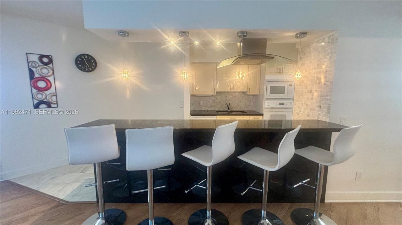 4779 Collins Ave, Unit 808, Miami Beach, FL 33140 Photo