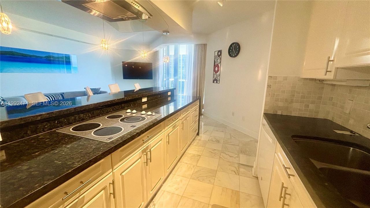 4779 Collins Ave, Unit 808, Miami Beach, FL 33140 Photo