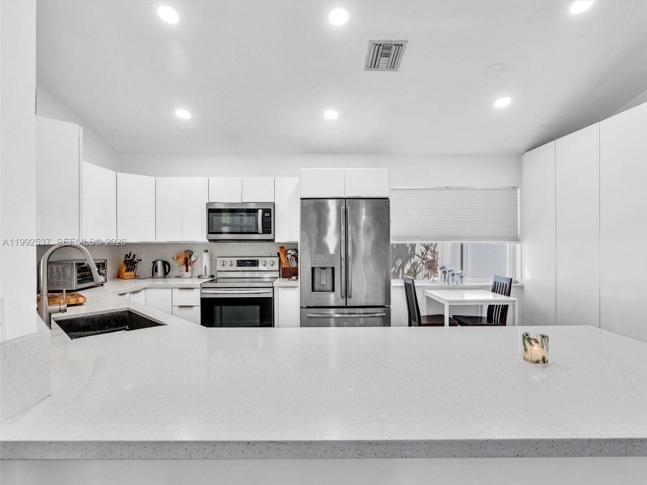 371 NW 101st Ter, Pembroke Pines, FL 33026 Photo