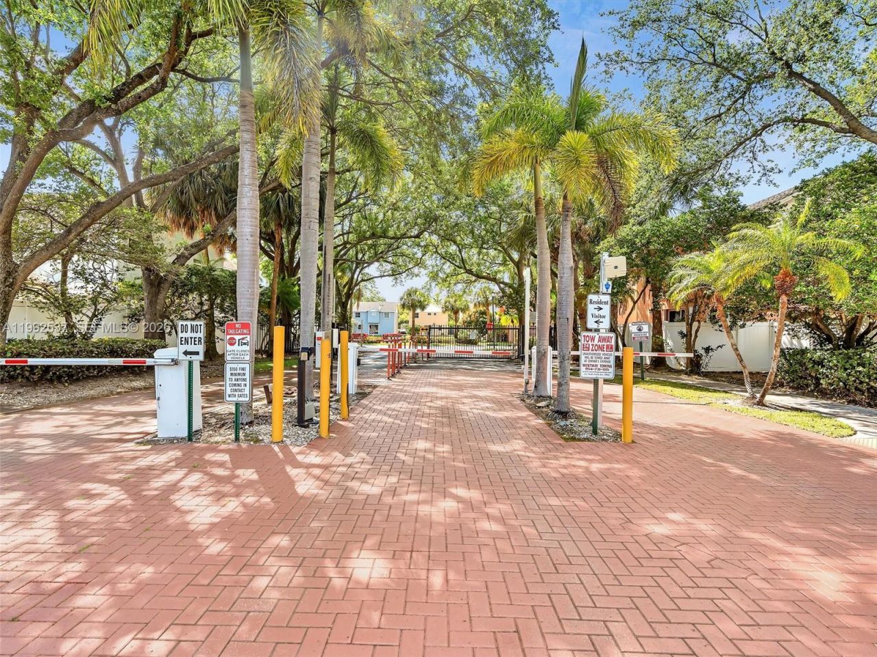 371 NW 101st Ter, Pembroke Pines, FL 33026 Photo