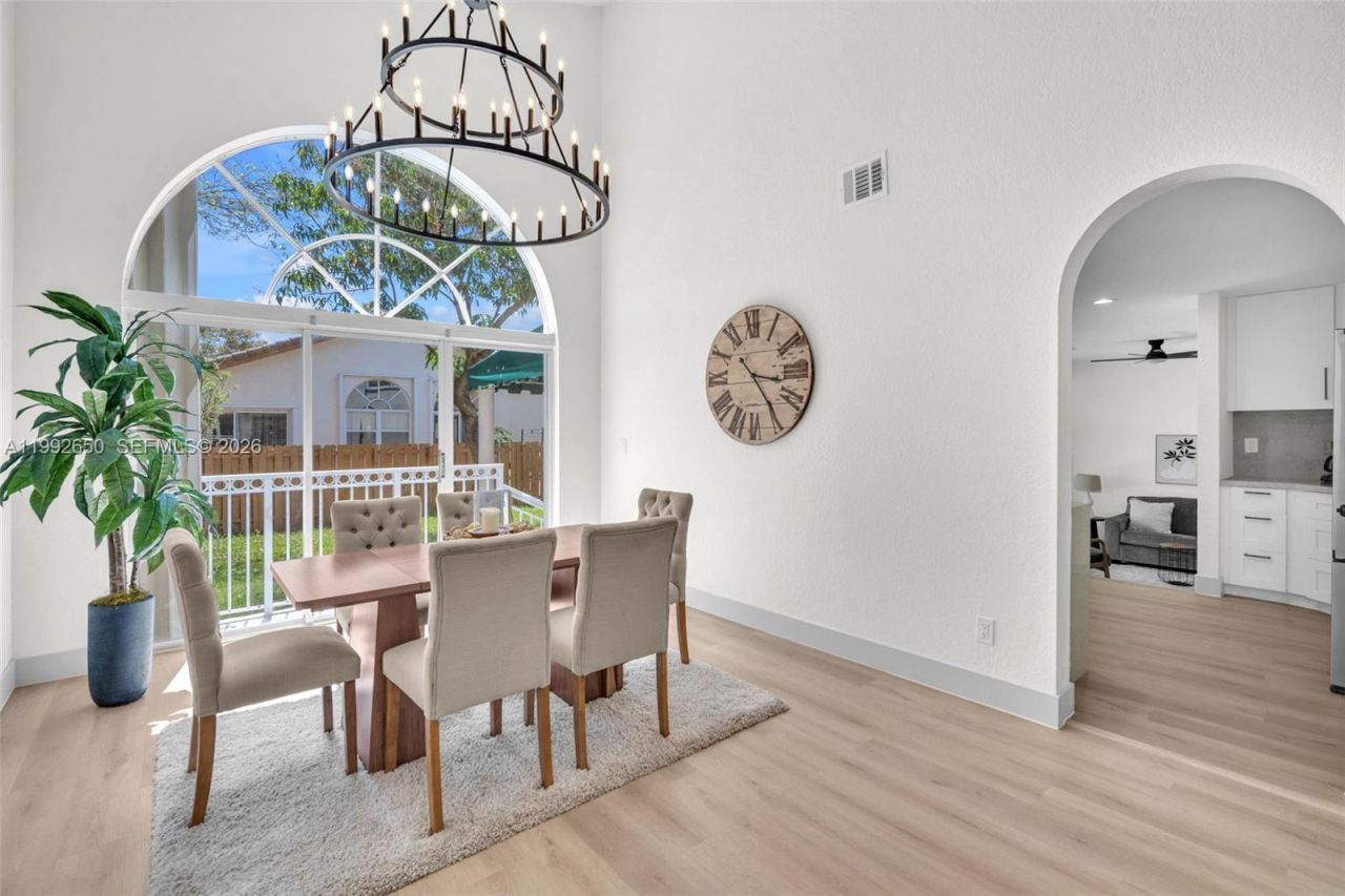 9732 NW 32nd St, Doral, FL 33172 Photo