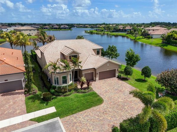 130 Blanca Isles Ln, Jupiter, FL 33478