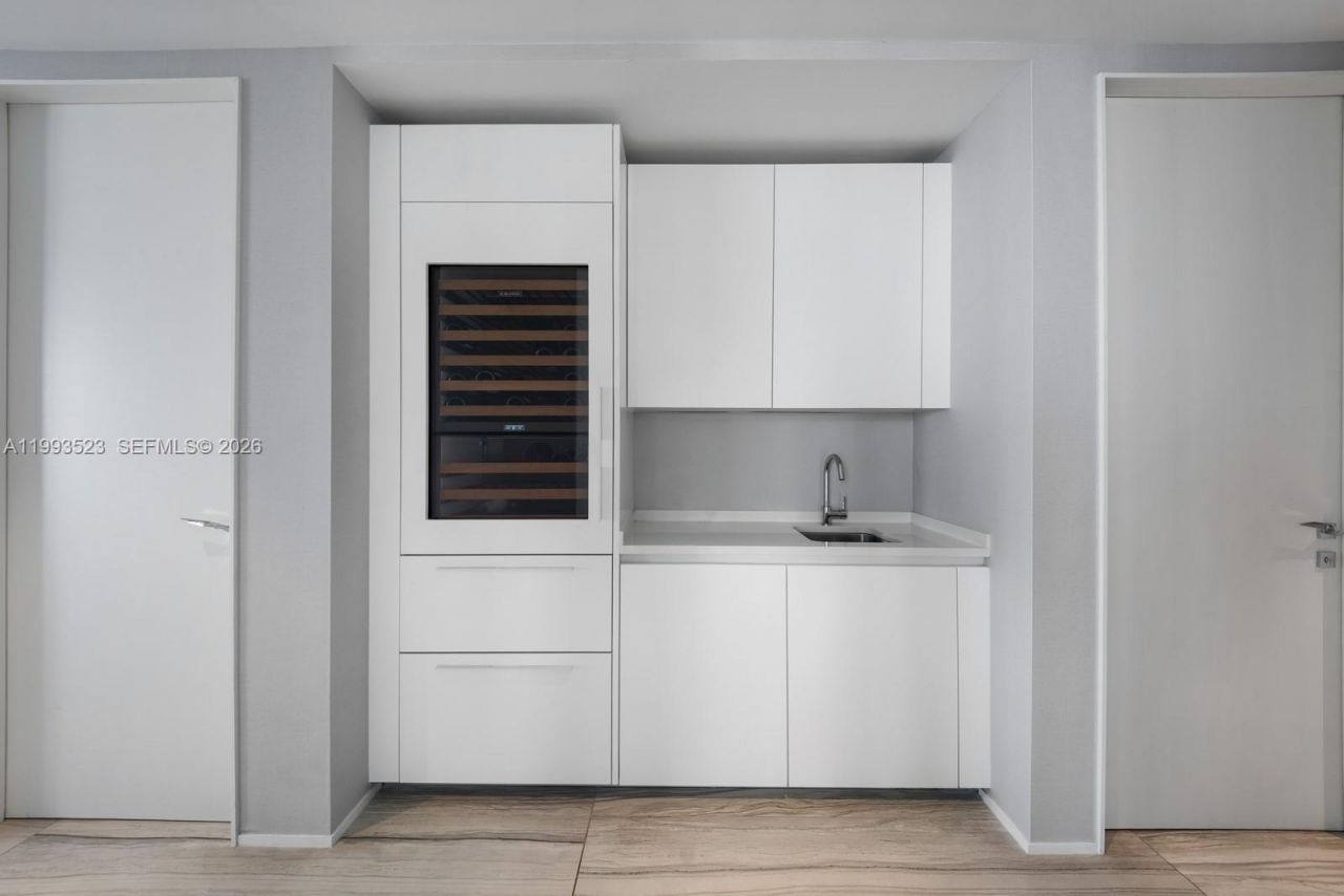 1000 Biscayne Blvd , Unit 2702, Miami, FL 33132 Photo