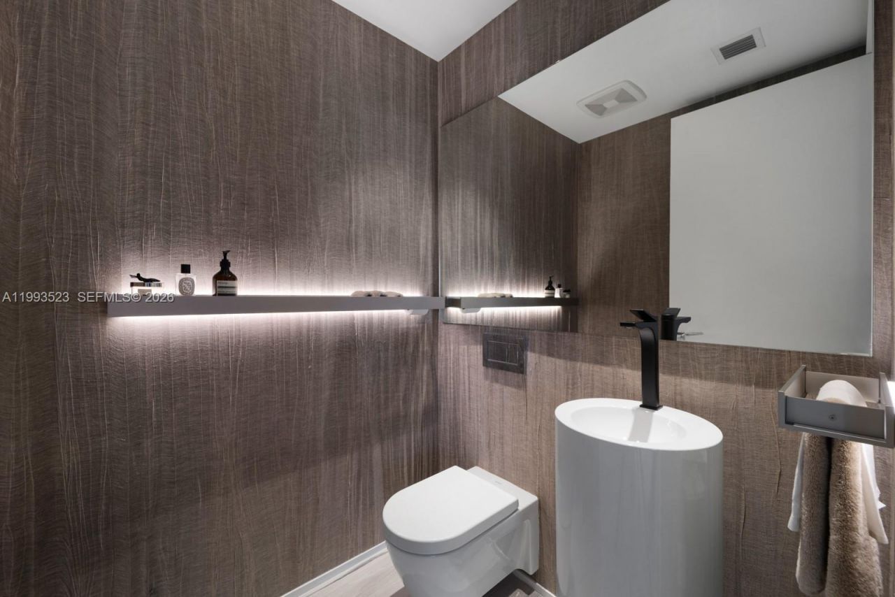 1000 Biscayne Blvd , Unit 2702, Miami, FL 33132 Photo