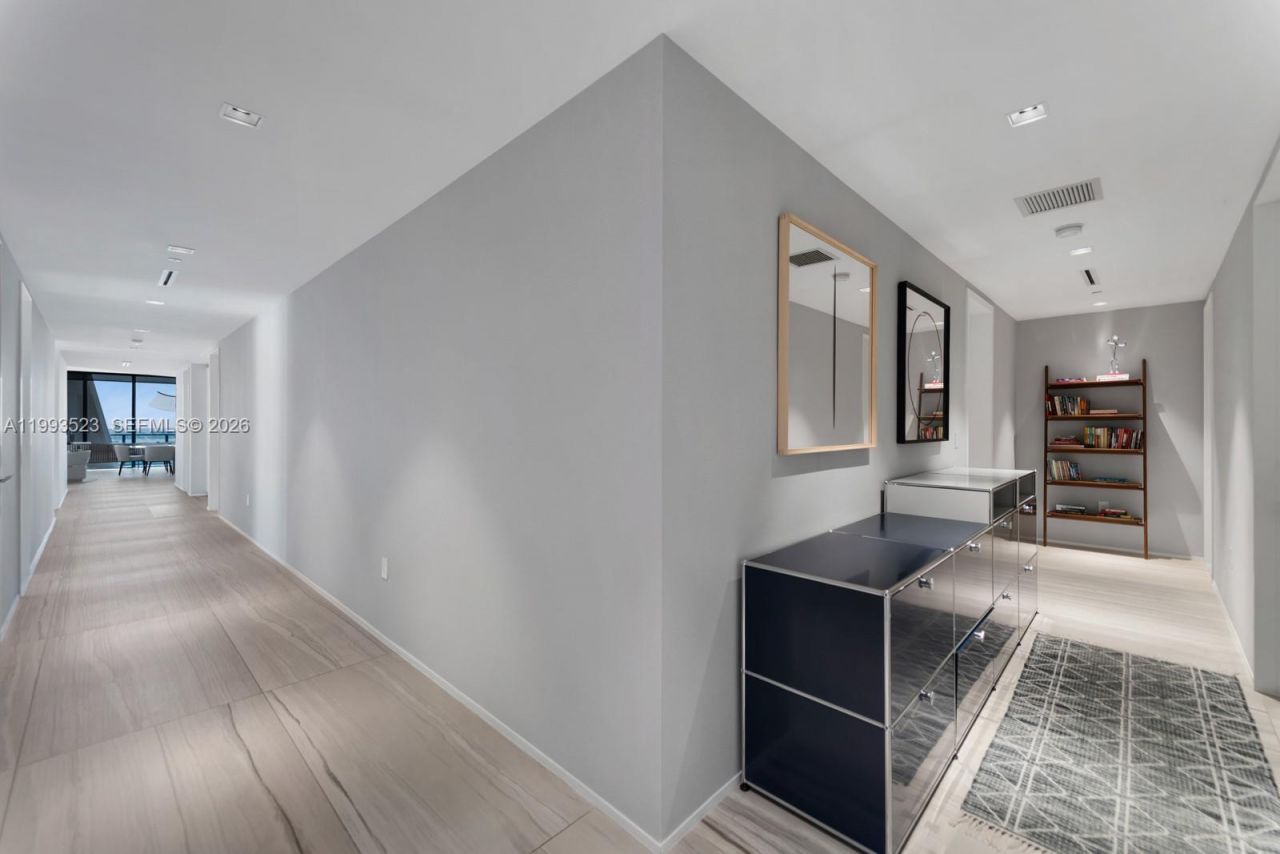 1000 Biscayne Blvd , Unit 2702, Miami, FL 33132 Photo