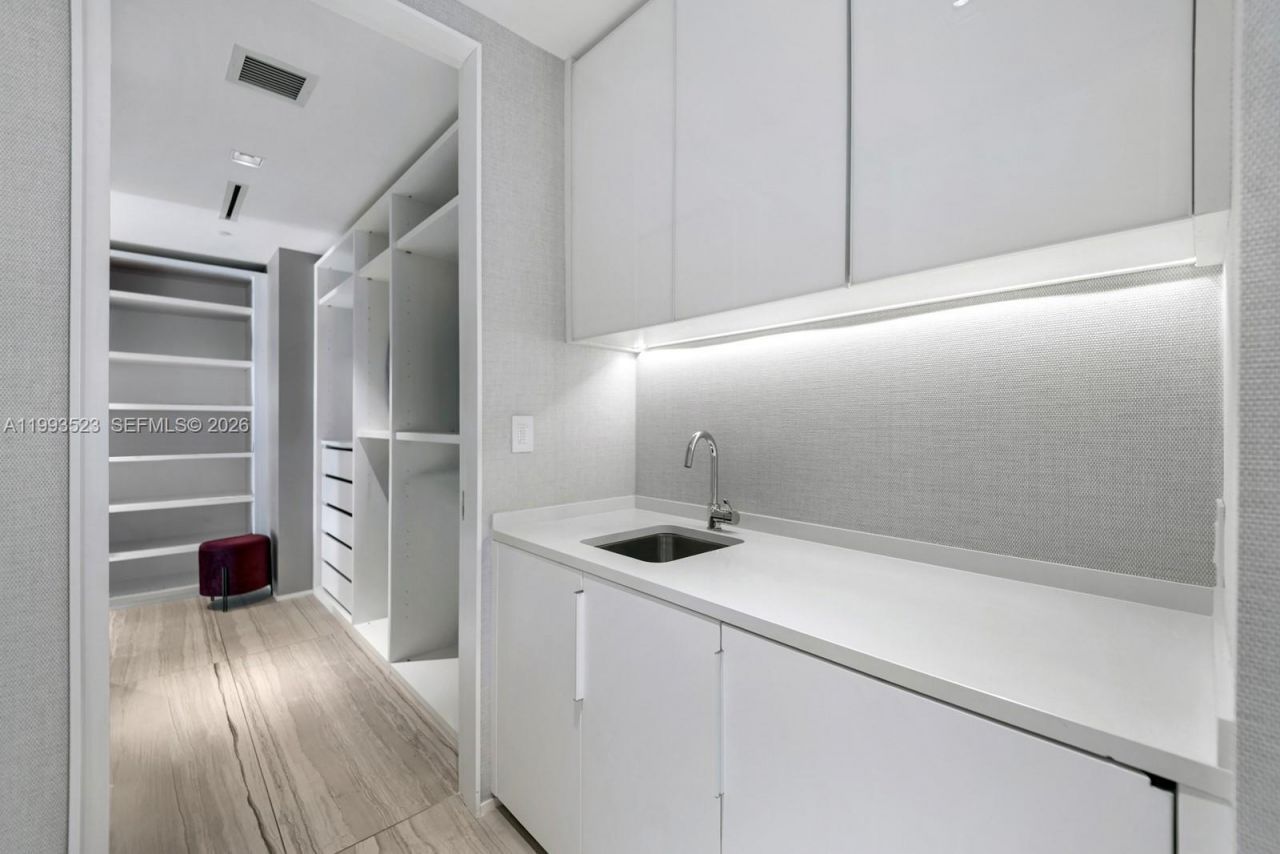 1000 Biscayne Blvd , Unit 2702, Miami, FL 33132 Photo