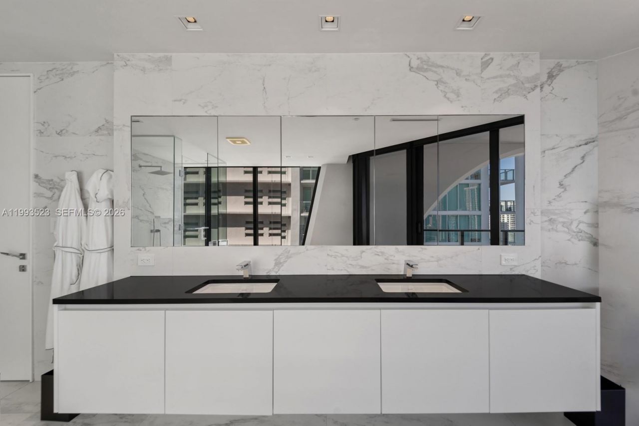 1000 Biscayne Blvd , Unit 2702, Miami, FL 33132 Photo