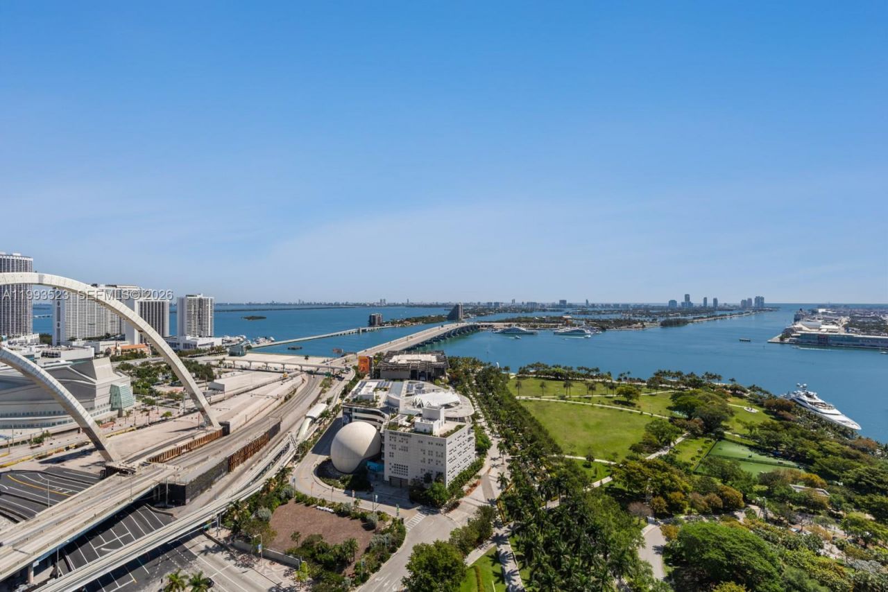 1000 Biscayne Blvd , Unit 2702, Miami, FL 33132 Photo