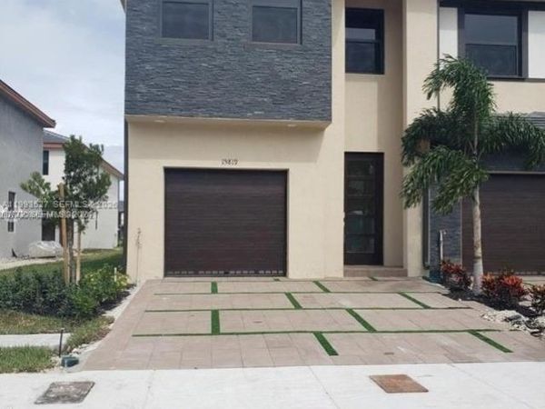 15819 NW 91st Ct , Miami Lakes, FL 33018
