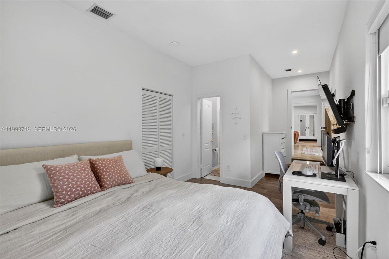 3258 Riviera Dr , Coral Gables, FL 33134 Photo