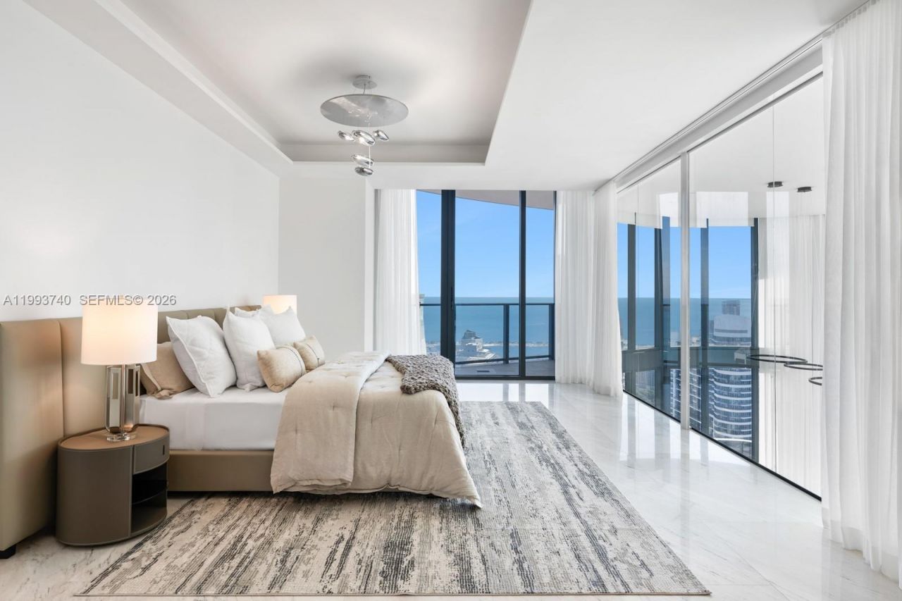 1000 Brickell Plz, Unit UPH6202, Miami, FL 33131 Photo