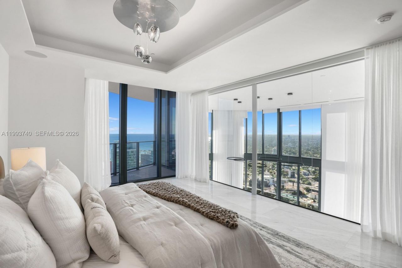 1000 Brickell Plz, Unit UPH6202, Miami, FL 33131 Photo