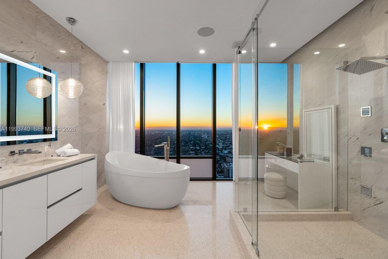 1000 Brickell Plz, Unit UPH6202, Miami, FL 33131 Photo