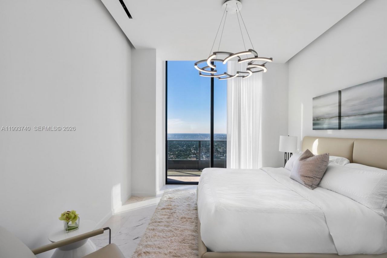 1000 Brickell Plz, Unit UPH6202, Miami, FL 33131 Photo