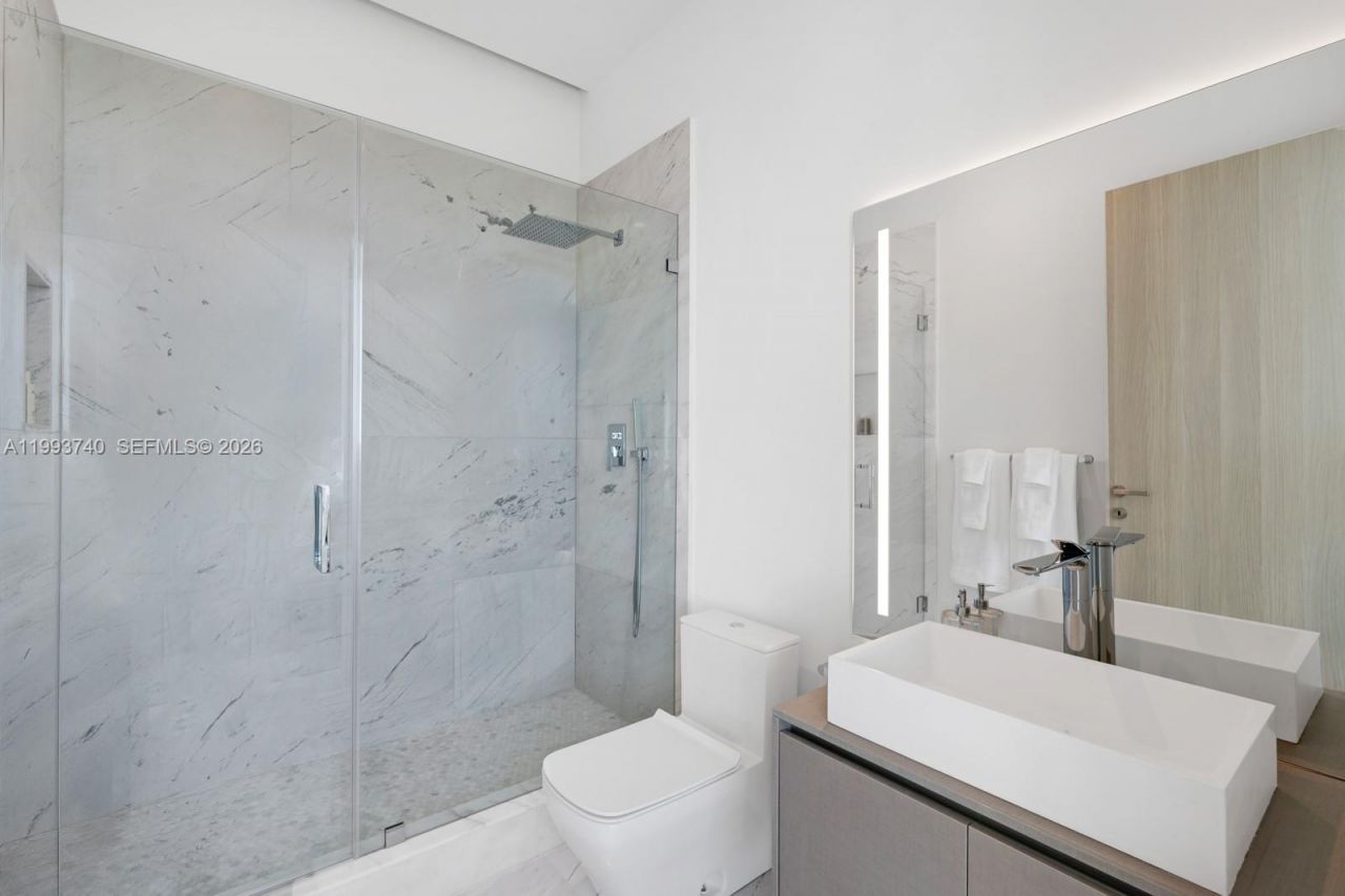 1000 Brickell Plz, Unit UPH6202, Miami, FL 33131 Photo
