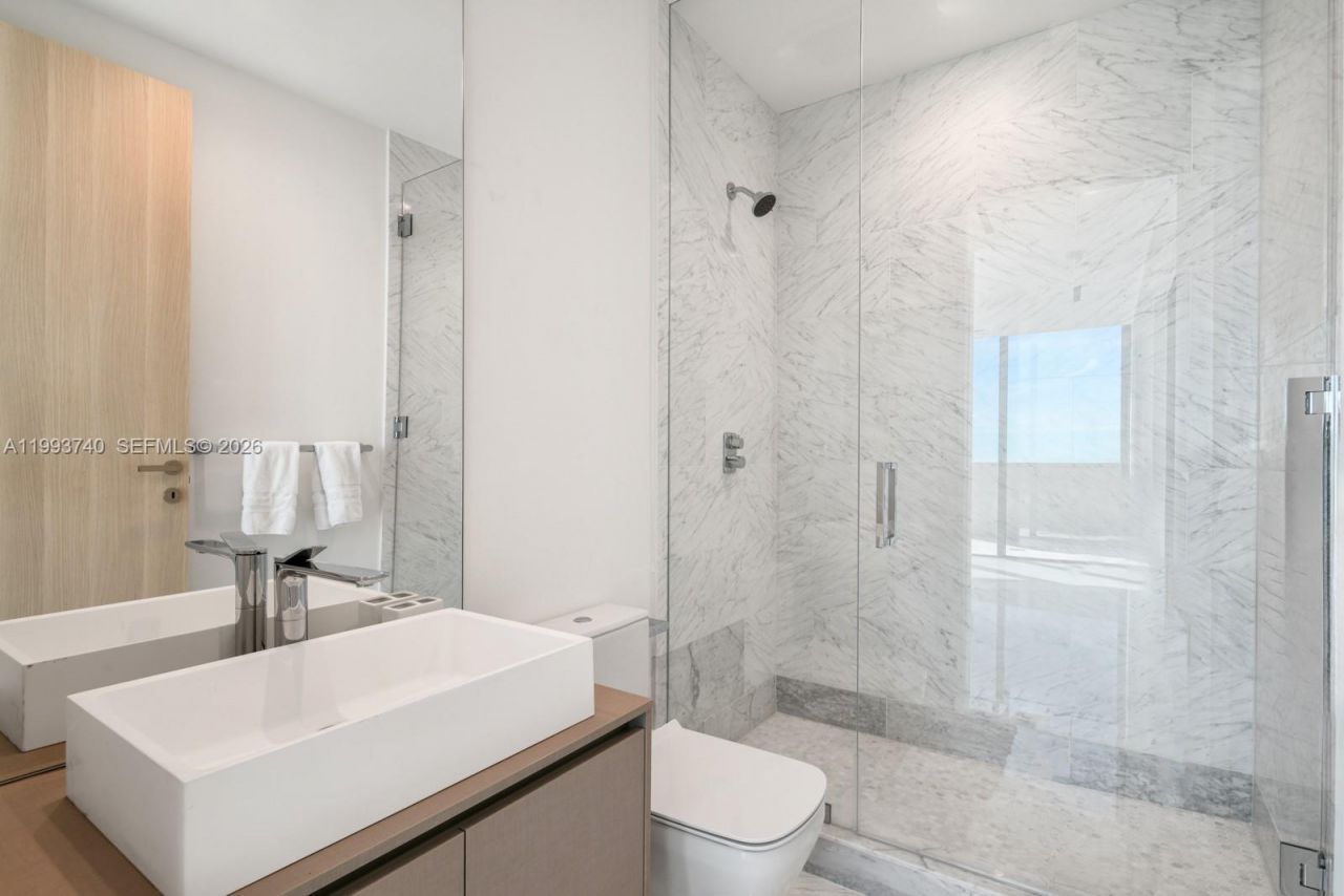 1000 Brickell Plz, Unit UPH6202, Miami, FL 33131 Photo