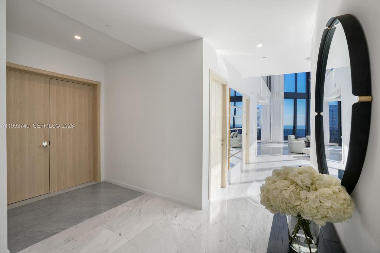 1000 Brickell Plz, Unit UPH6202, Miami, FL 33131 Photo
