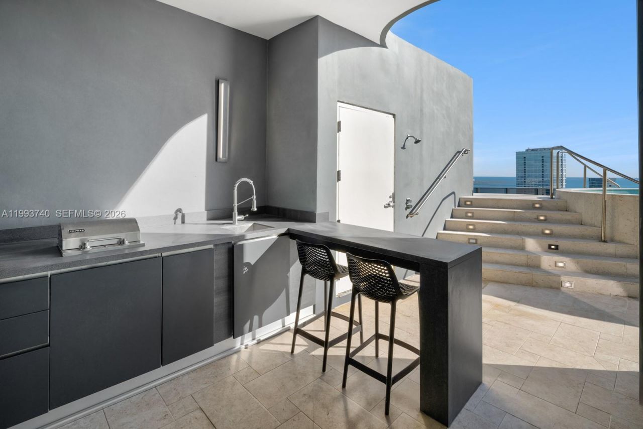 1000 Brickell Plz, Unit UPH6202, Miami, FL 33131 Photo