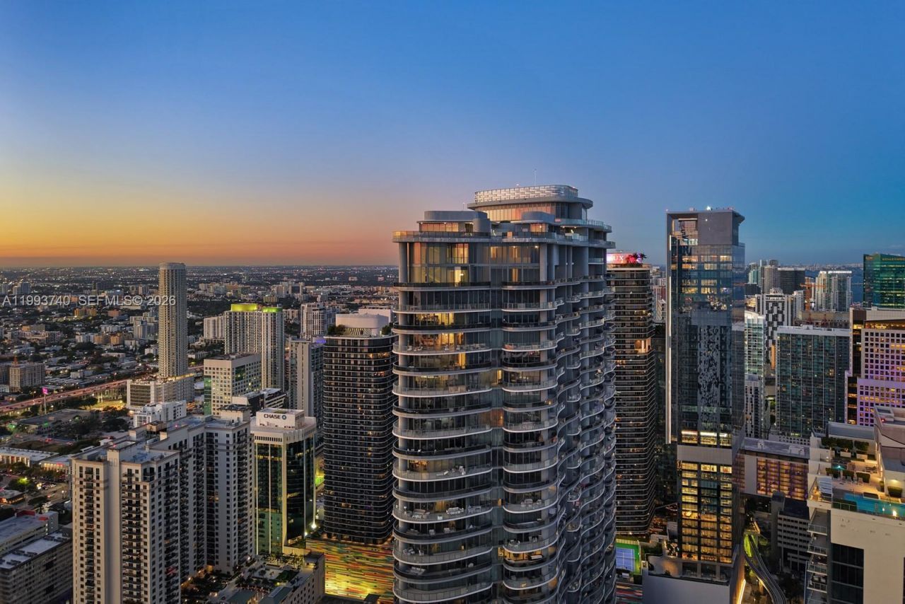 1000 Brickell Plz, Unit UPH6202, Miami, FL 33131 Photo