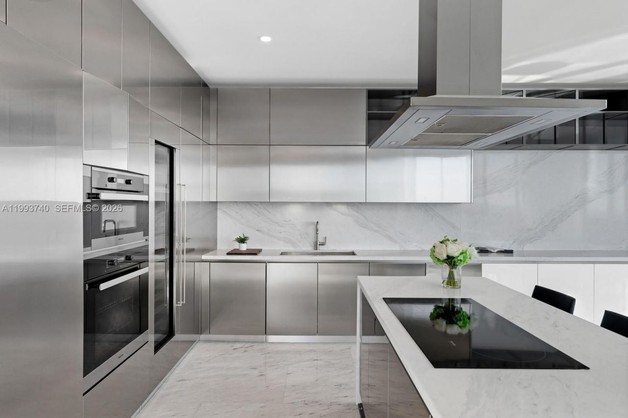 1000 Brickell Plz, Unit UPH6202, Miami, FL 33131 Photo