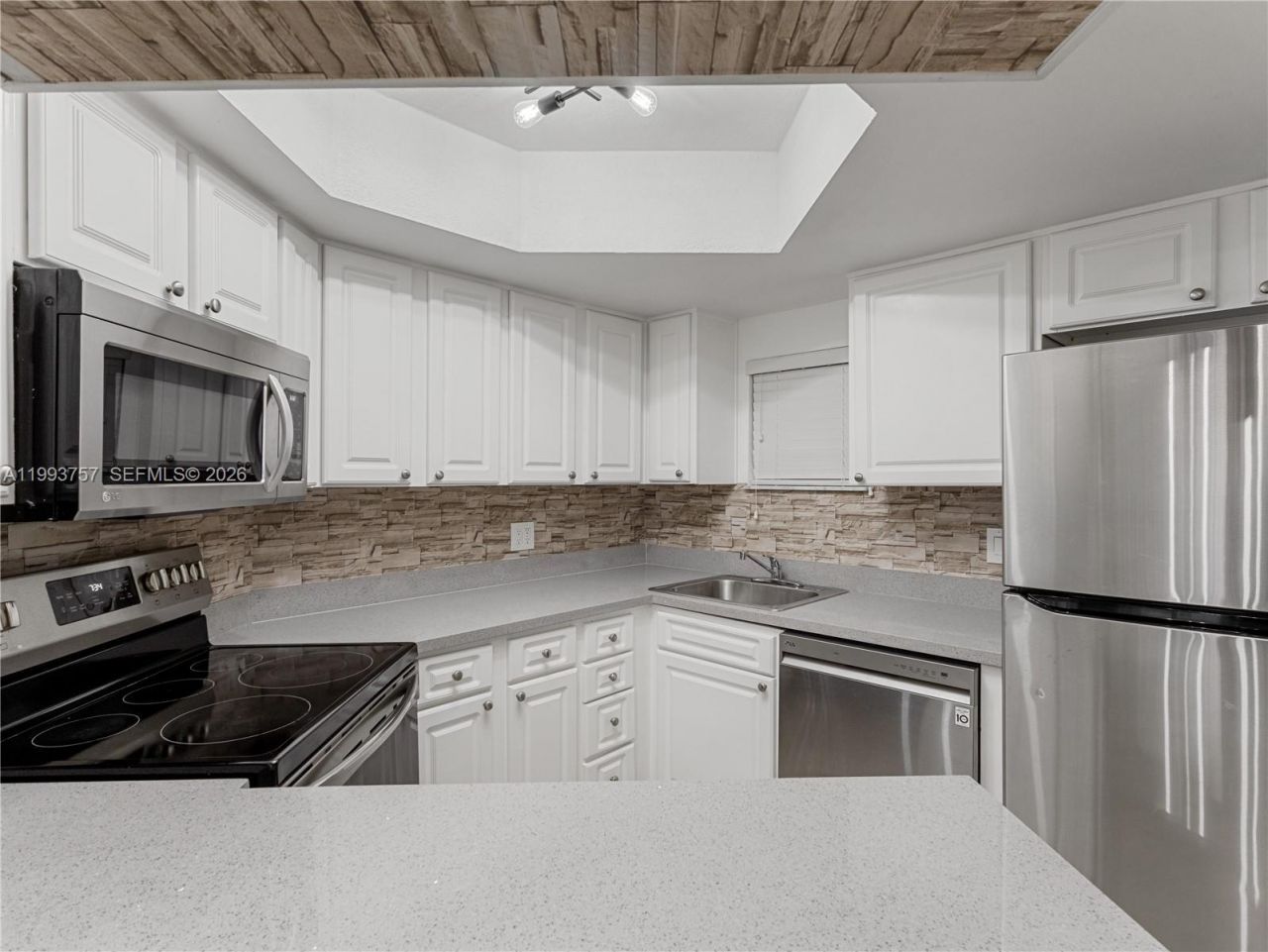 8343 Lake Dr , Unit 205, Doral, FL 33166 Photo