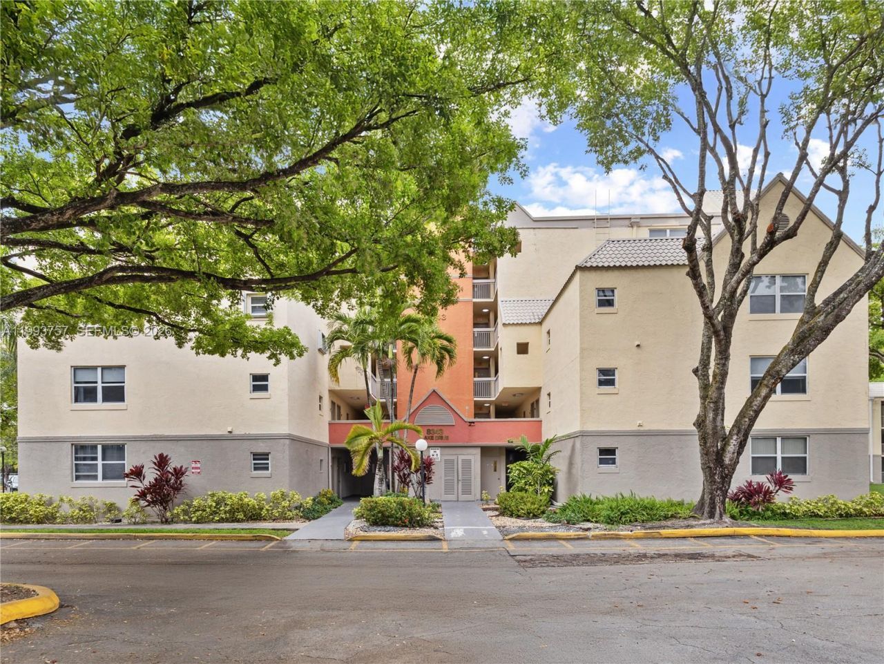 8343 Lake Dr , Unit 205, Doral, FL 33166 Photo