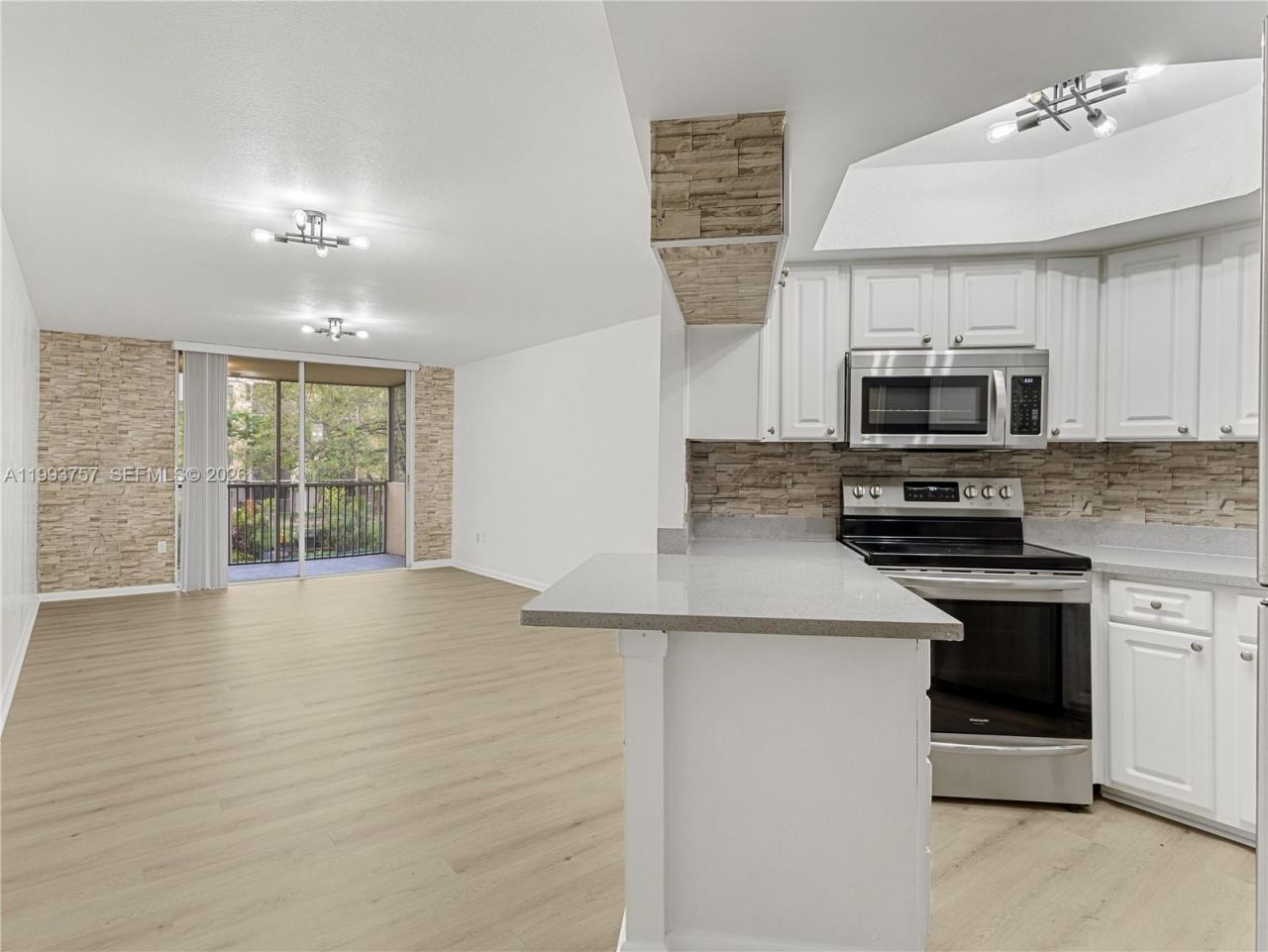 8343 Lake Dr , Unit 205, Doral, FL 33166 Photo