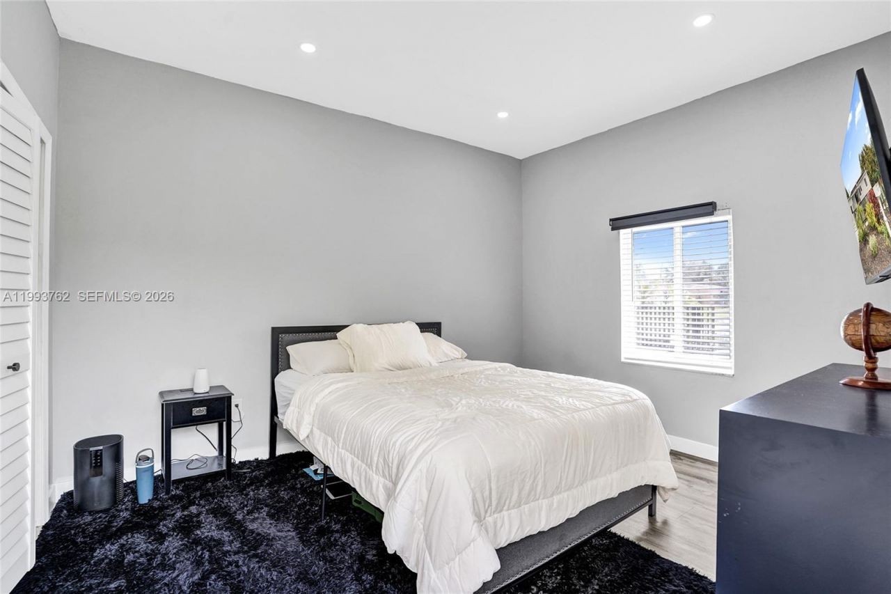 1001 NW 148th St , Miami, FL 33168 Photo