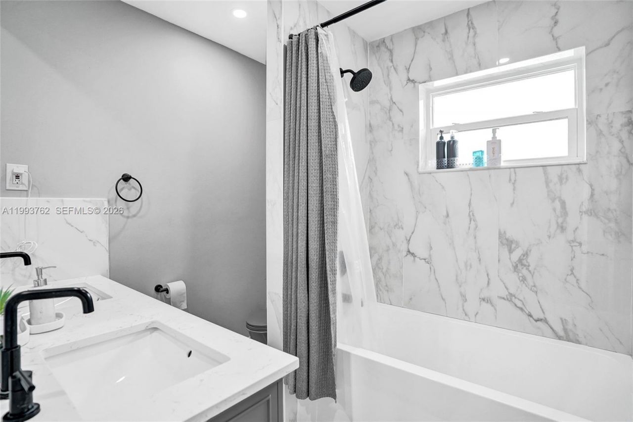 1001 NW 148th St , Miami, FL 33168 Photo