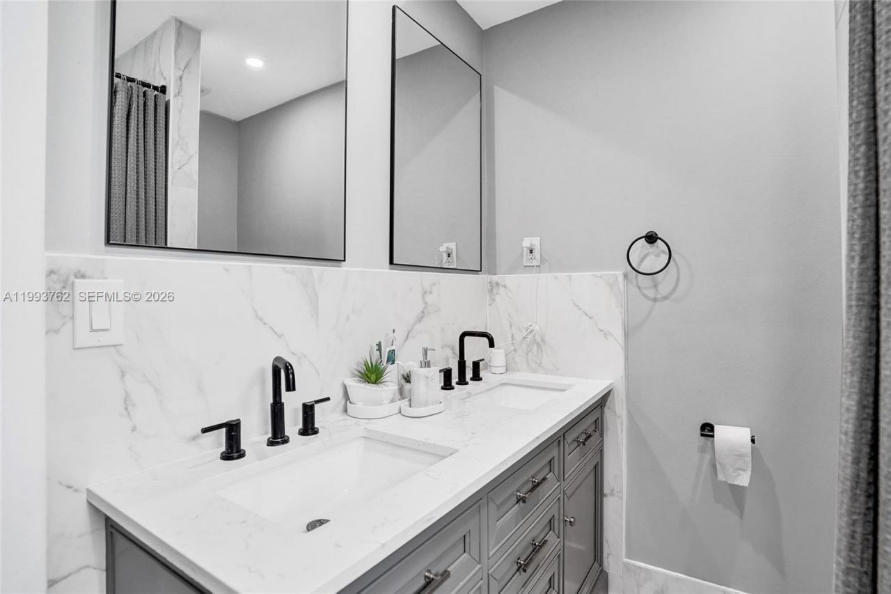 1001 NW 148th St , Miami, FL 33168 Photo