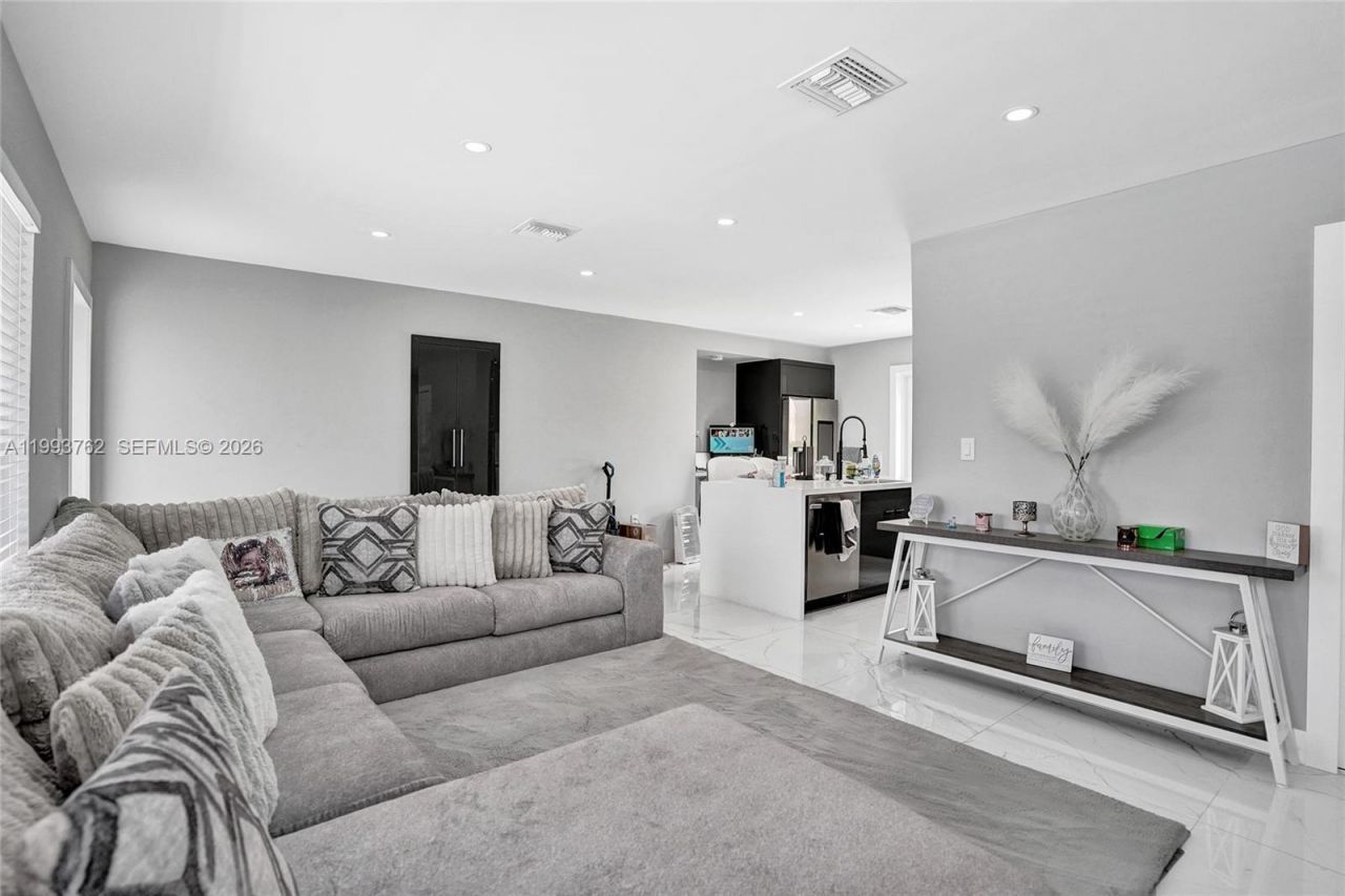 1001 NW 148th St , Miami, FL 33168 Photo