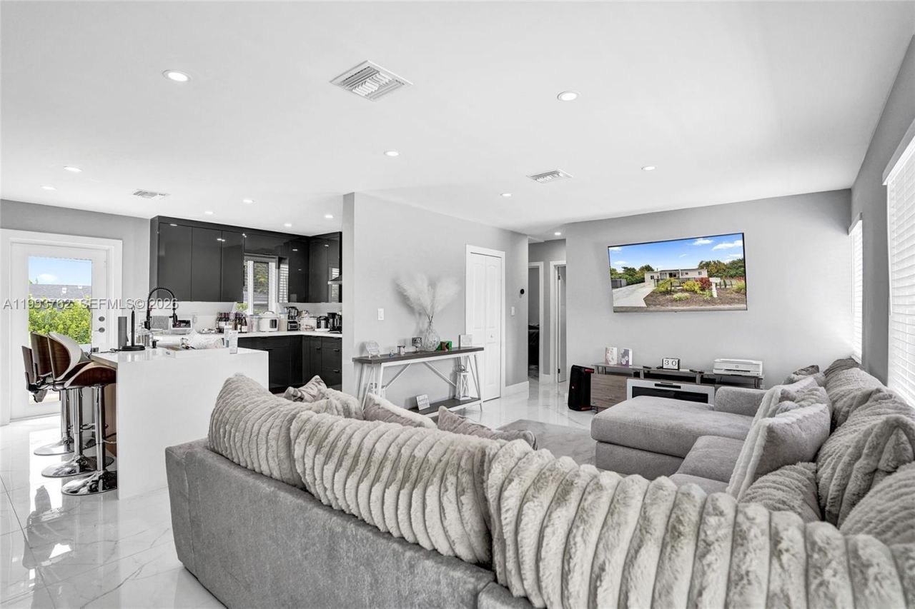 1001 NW 148th St , Miami, FL 33168 Photo