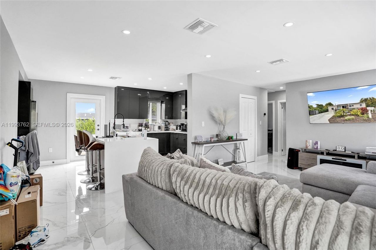 1001 NW 148th St , Miami, FL 33168 Photo