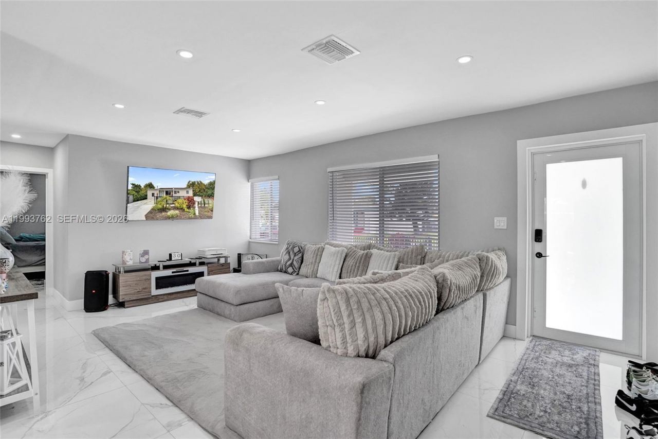 1001 NW 148th St , Miami, FL 33168 Photo