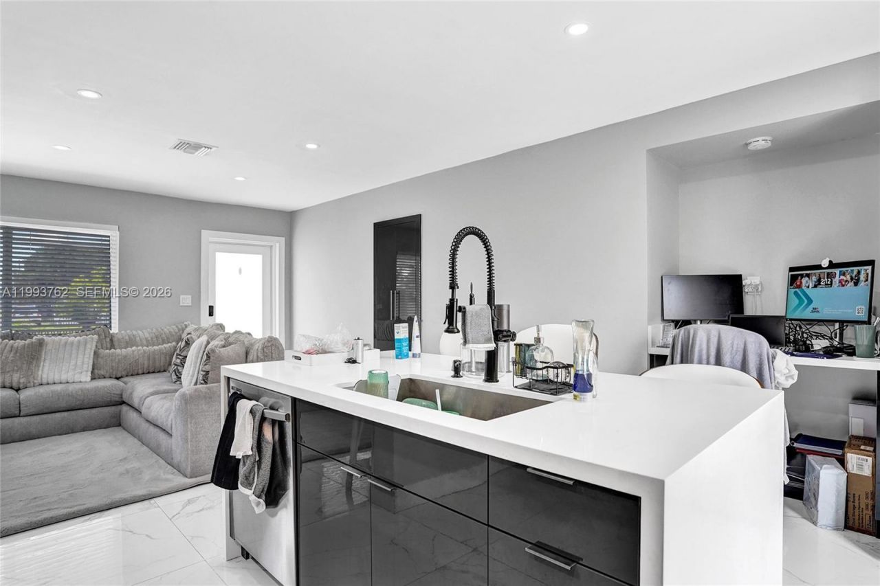 1001 NW 148th St , Miami, FL 33168 Photo