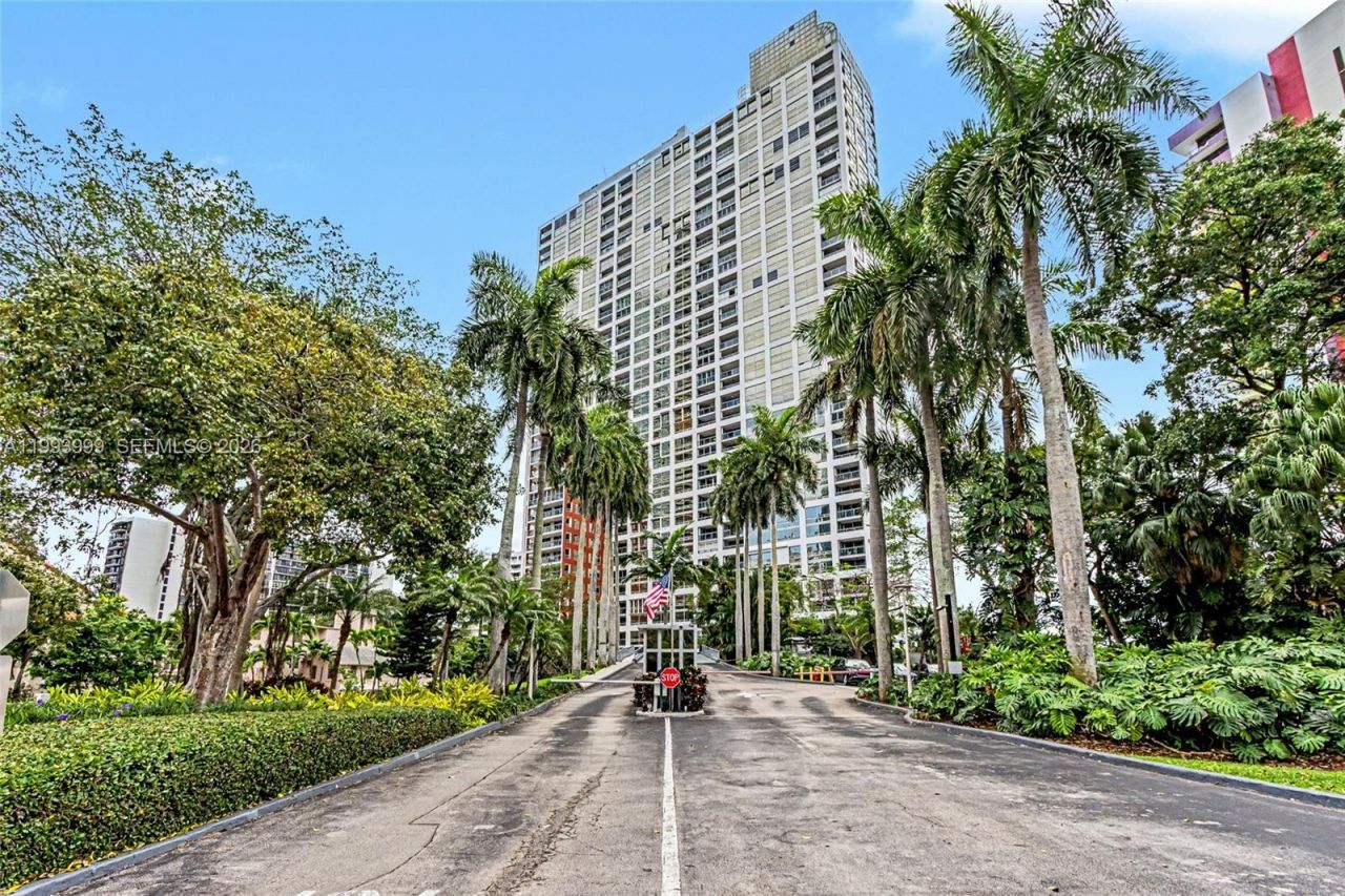 1541 Brickell Ave , Unit B2904, Miami, FL 33129 Photo