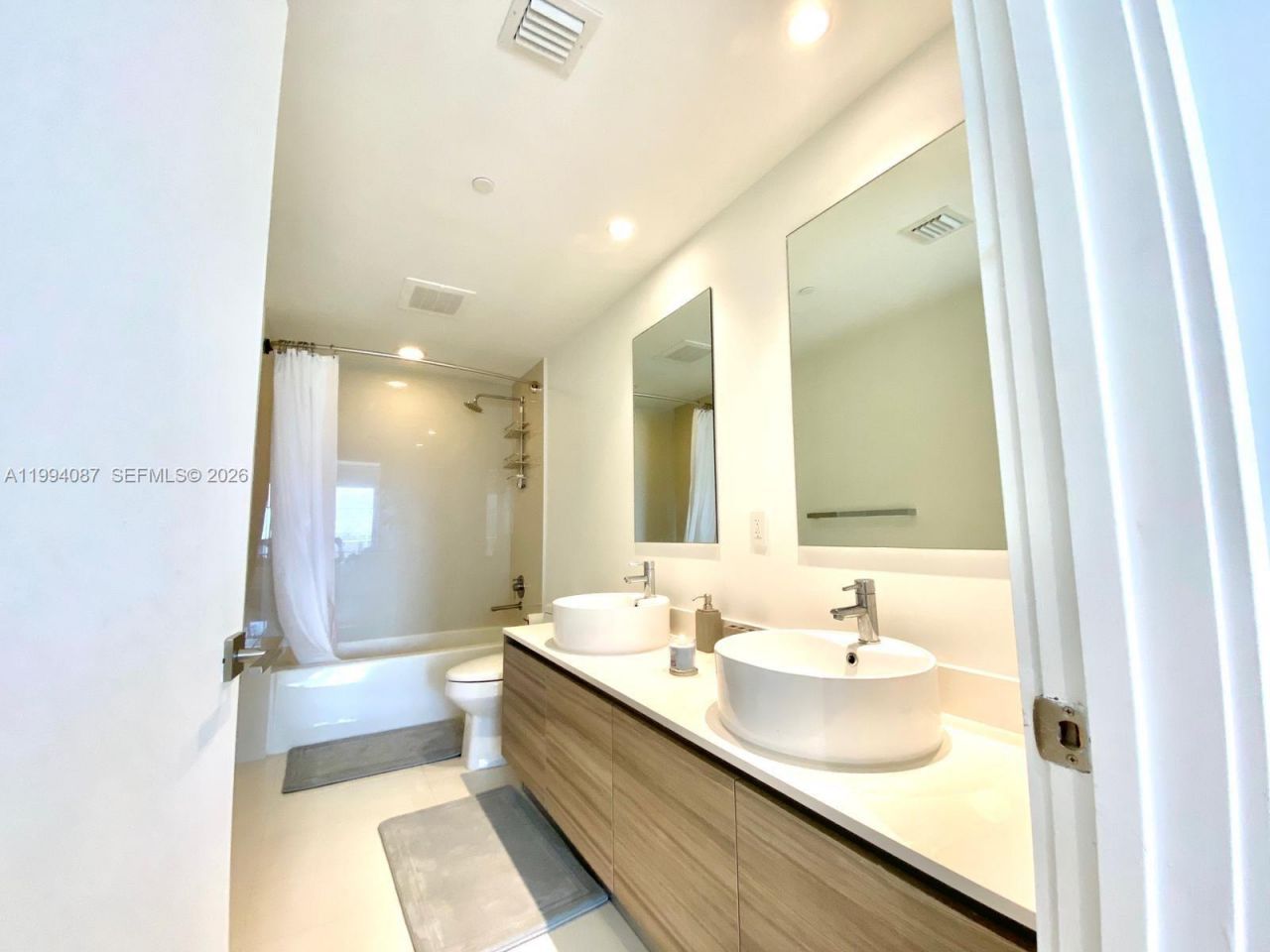 121 NE 34th St, Unit 807, Miami, FL 33137 Photo