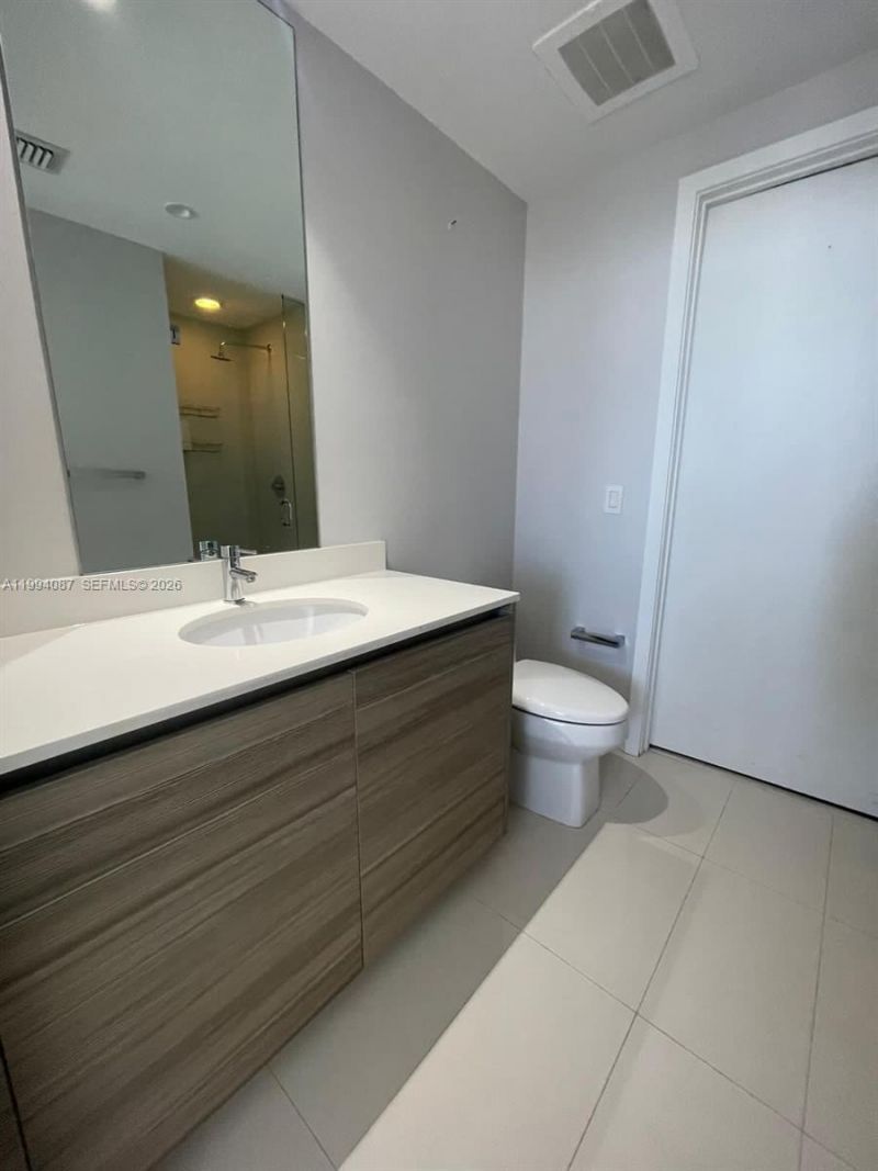 121 NE 34th St, Unit 807, Miami, FL 33137 Photo