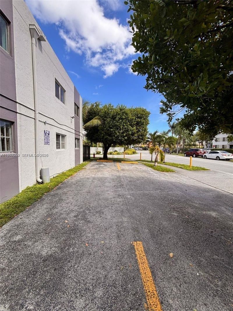 2565 W 56th St , Unit 101, Hialeah, FL 33016 Photo