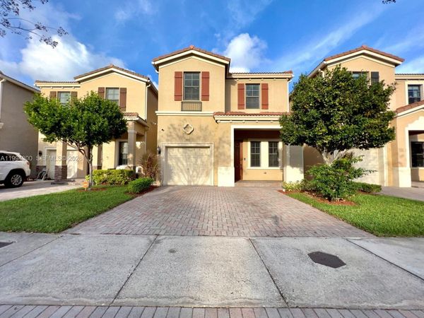 649 NE 191st St , Miami, FL 33179