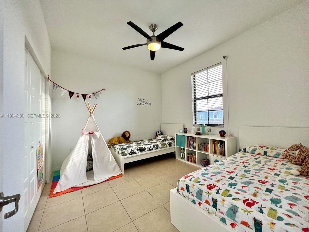 649 NE 191st St , Miami, FL 33179 Photo